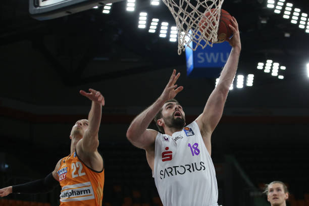 多场比赛中 多场比赛中