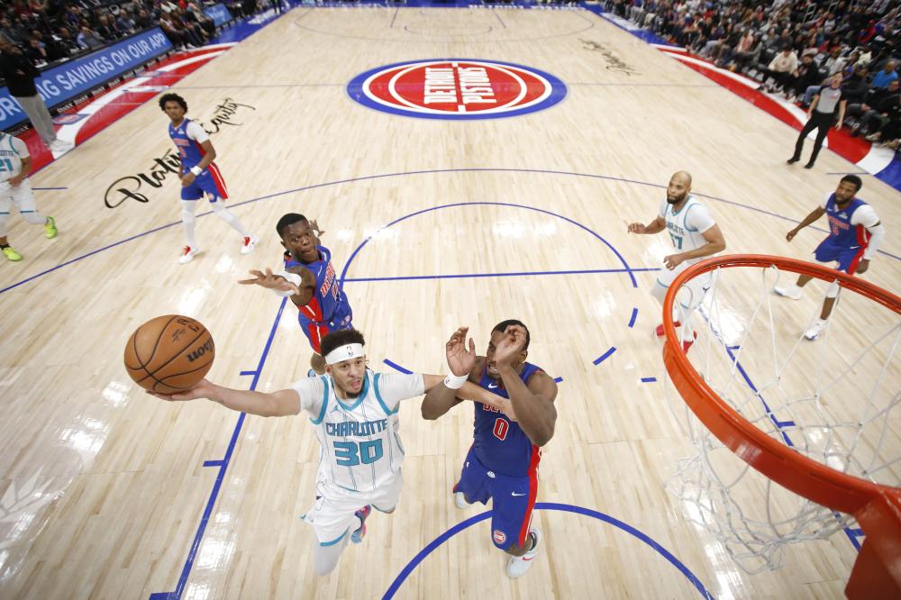 性上展现出 性上展现出